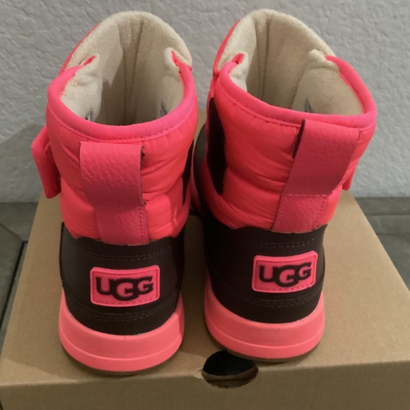 UGG® Kids' Taney Water Repellent Fleece & Genuine Shearling Lined Boot - Picture 9 of 12